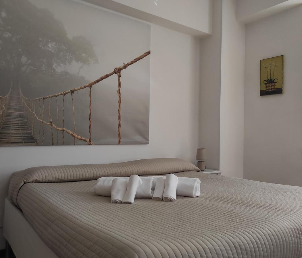 Monolocali Da Vinci Hotell Falconara Marittima Exteriör bild
