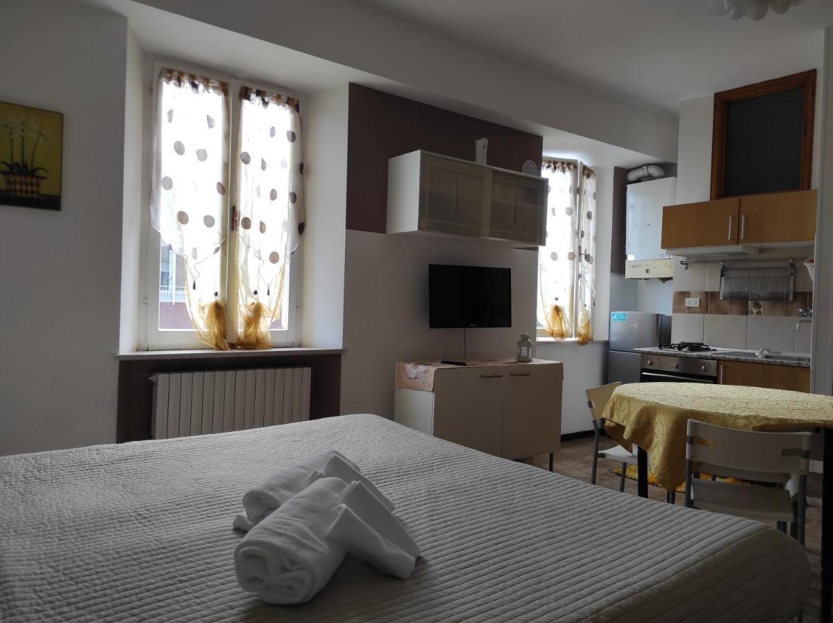 Monolocali Da Vinci Hotell Falconara Marittima Exteriör bild
