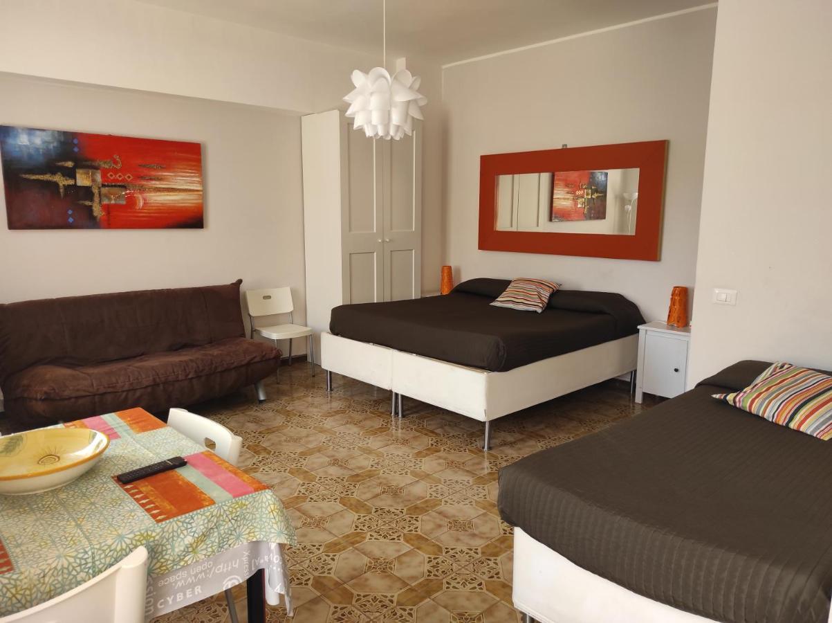 Monolocali Da Vinci Hotell Falconara Marittima Exteriör bild