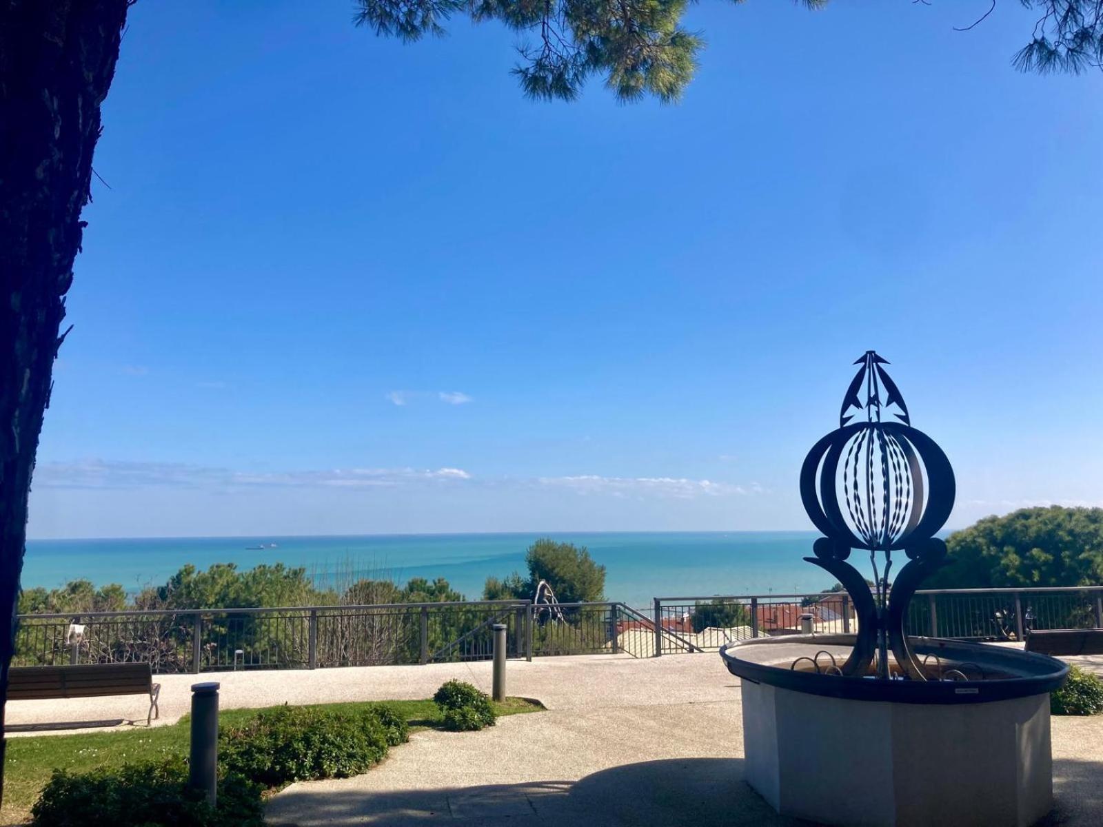 Monolocali Da Vinci Hotell Falconara Marittima Exteriör bild