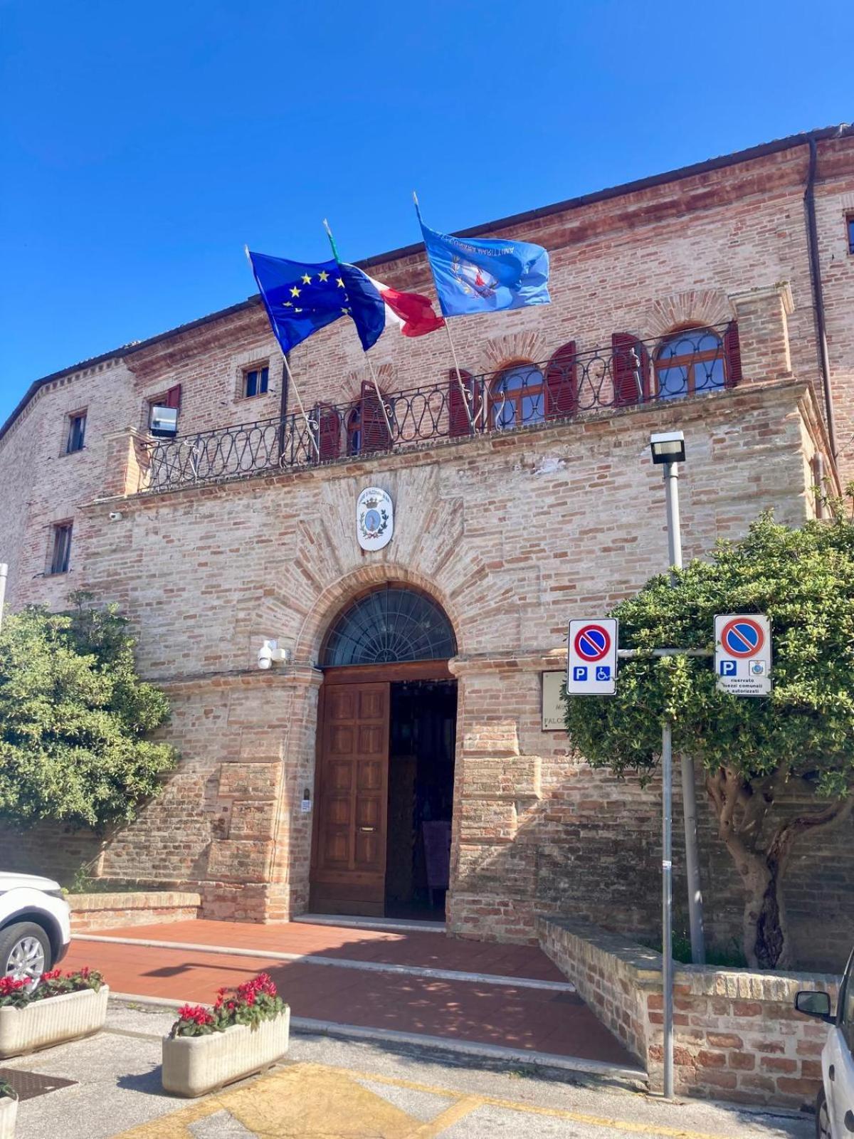 Monolocali Da Vinci Hotell Falconara Marittima Exteriör bild
